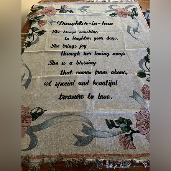 NWOT Daughter In Law Tapestry Throw Blanket 63"x54" - Picture 10 of 12